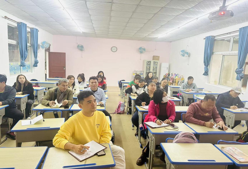 海师附小关于《海南省义务教育巨乳做爱办学质量督导评价学习文件》学习工作简报