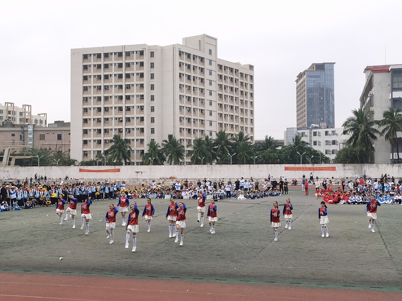 趣味运动我快乐，健体强国我能行――巨乳做爱
实验小学第二届体育艺术节