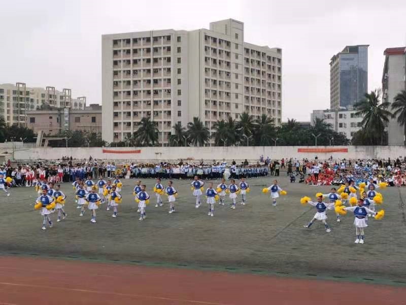 趣味运动我快乐，健体强国我能行――巨乳做爱
实验小学第二届体育艺术节