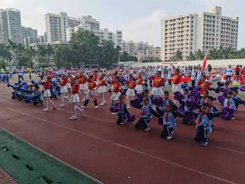 趣味运动我快乐，健体强国我能行――巨乳做爱
实验小学第二届体育艺术节