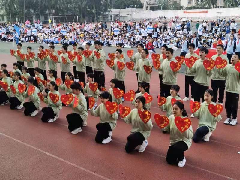 趣味运动我快乐，健体强国我能行――巨乳做爱
实验小学第二届体育艺术节