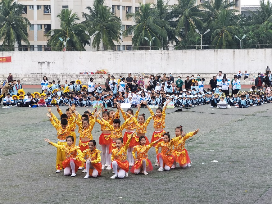趣味运动我快乐，健体强国我能行――巨乳做爱
实验小学第二届体育艺术节