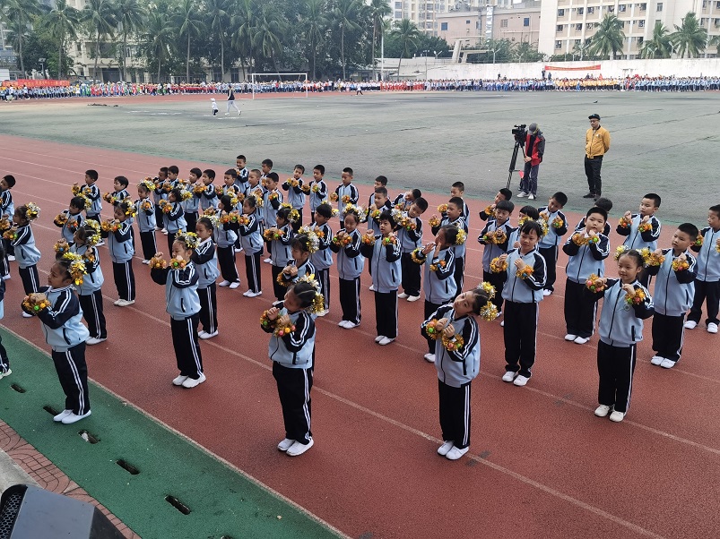 趣味运动我快乐，健体强国我能行――巨乳做爱
实验小学第二届体育艺术节
