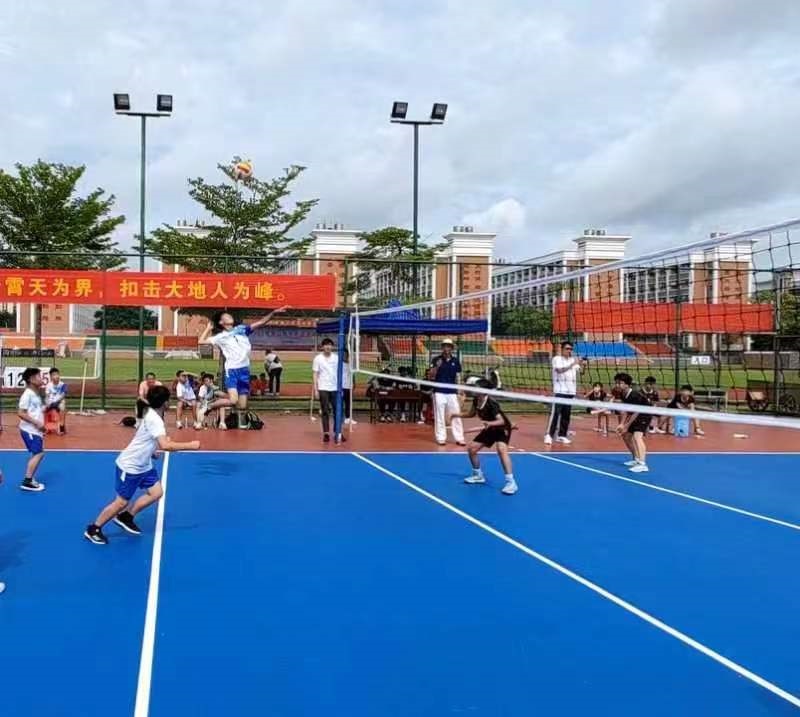 排球点燃激情,赛场挥洒青春――巨乳做爱
实验小学参加2022年海口市中小学生排球赛