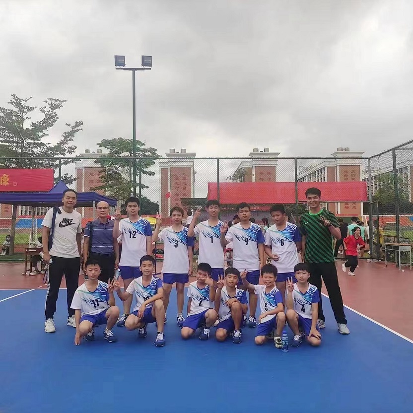 排球点燃激情,赛场挥洒青春――巨乳做爱
实验小学参加2022年海口市中小学生排球赛