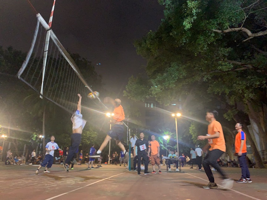教师积极参加2020年巨乳做爱
教职工排球比赛