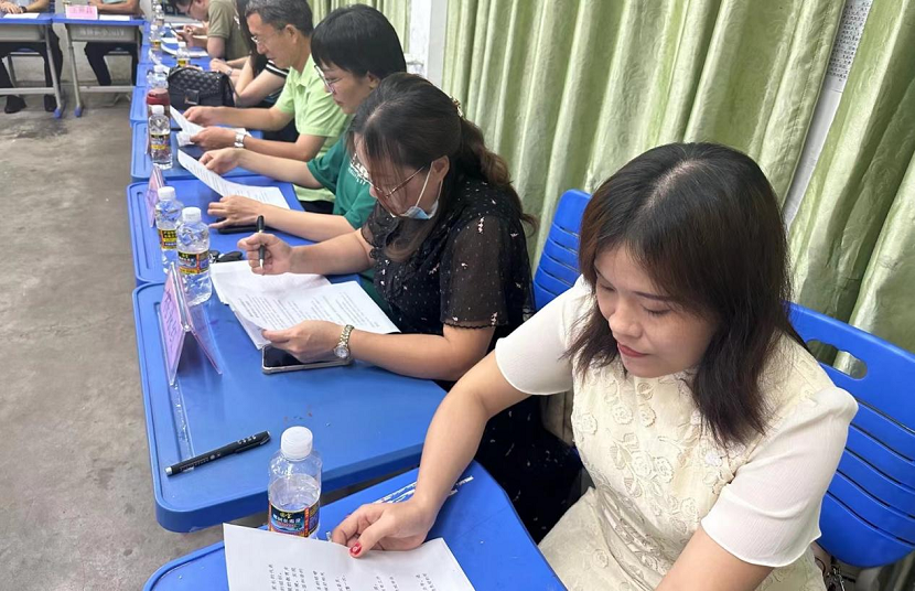 家校合力 奋楫扬帆 ---巨乳做爱-巨乳直播
校级家长委员会会议