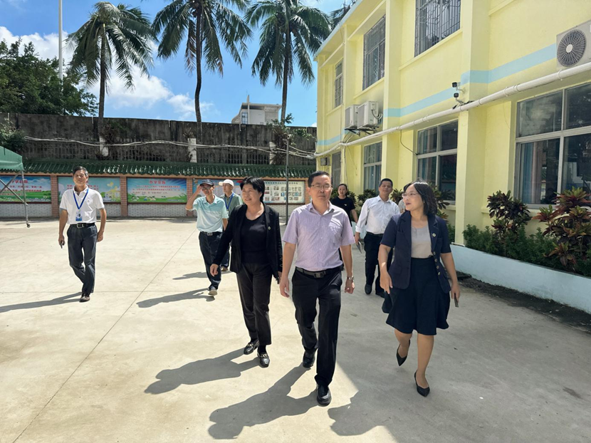 海南省教育厅陈振华一行到 巨乳做爱
调研指导工作
