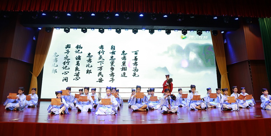 巨乳做爱
实验小学喜迎中国共产党百年华诞暨庆“六一”国际儿童节文艺汇演