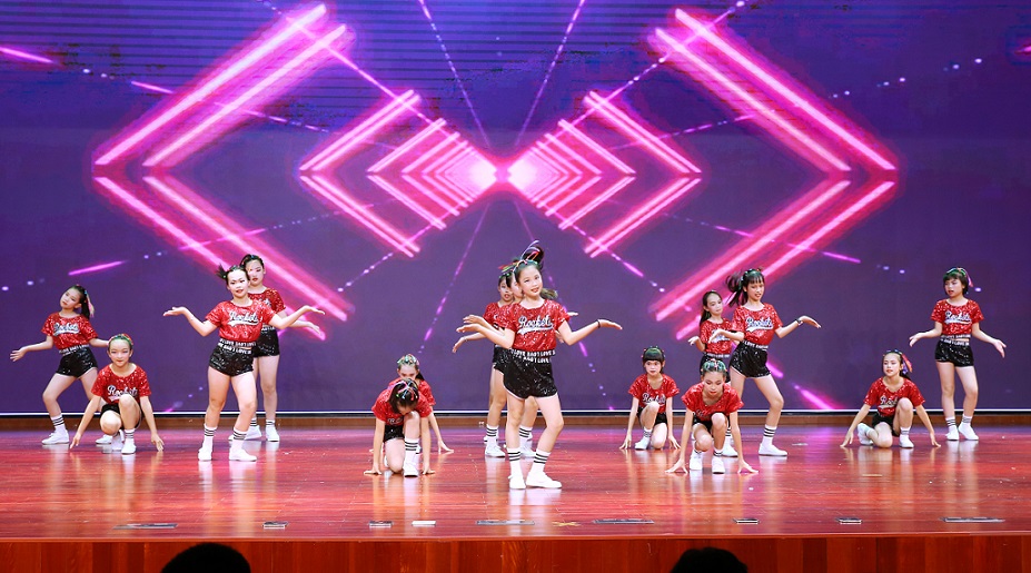 巨乳做爱
实验小学喜迎中国共产党百年华诞暨庆“六一”国际儿童节文艺汇演