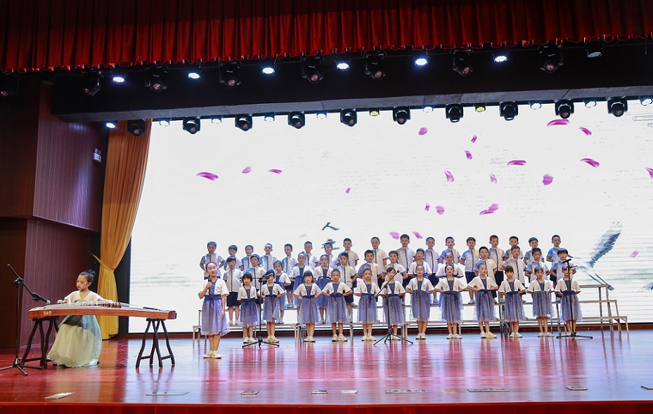巨乳做爱
实验小学喜迎中国共产党百年华诞暨庆“六一”国际儿童节文艺汇演