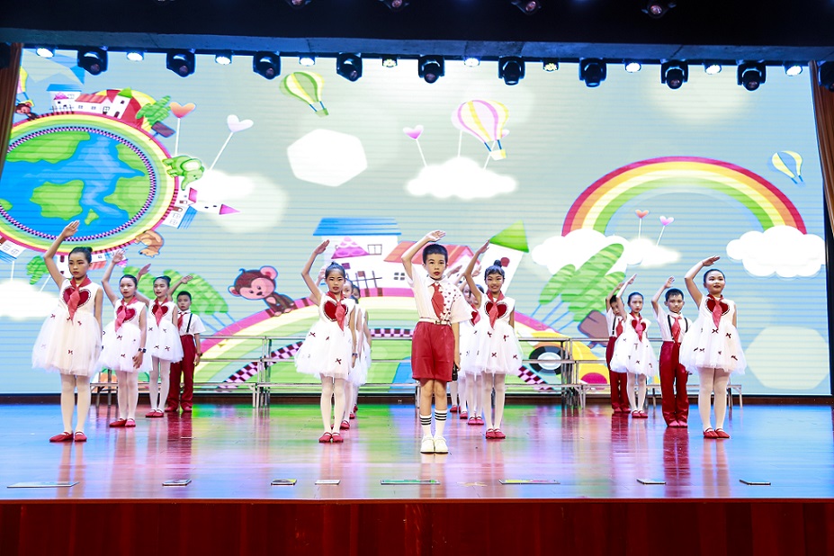巨乳做爱
实验小学喜迎中国共产党百年华诞暨庆“六一”国际儿童节文艺汇演