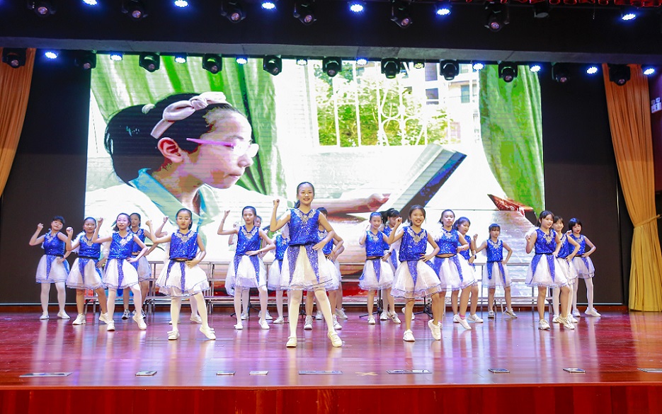 巨乳做爱
实验小学喜迎中国共产党百年华诞暨庆“六一”国际儿童节文艺汇演
