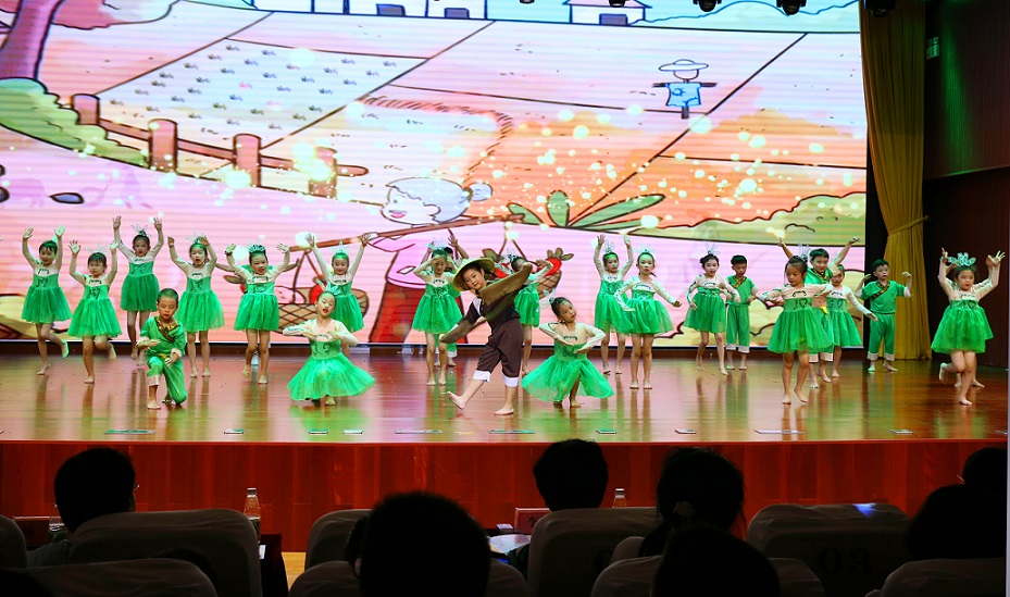 巨乳做爱
实验小学喜迎中国共产党百年华诞暨庆“六一”国际儿童节文艺汇演