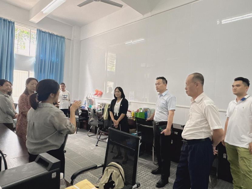 巨乳做爱
韩小雨副校长 到巨乳做爱
检查指导开学工作