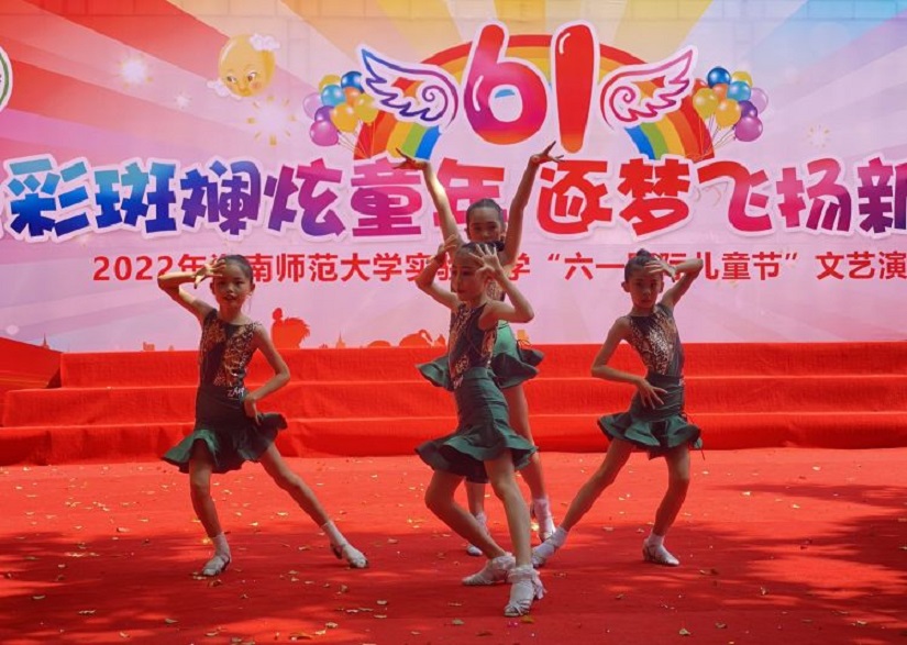 2022年巨乳做爱
实验小学庆祝“六•一”国际儿童节文艺汇演
