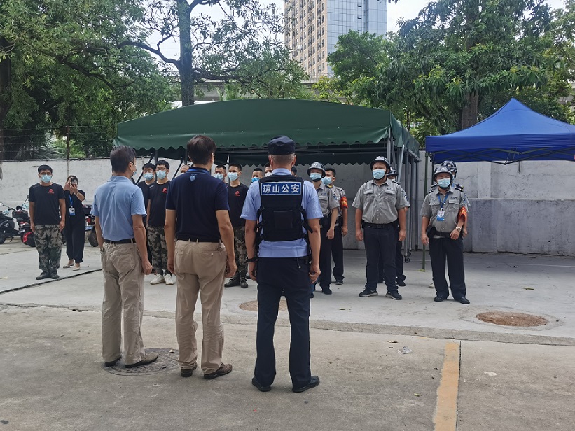 海口市琼山中介派出所张警官到巨乳做爱
对校警进行正规培训