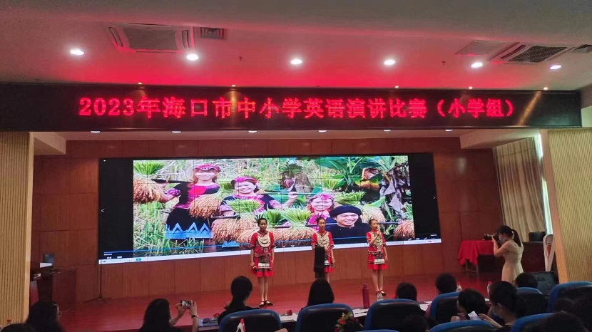 喜报!巨乳做爱
学生在2023年海口市中小学英语演讲比赛中获得佳绩