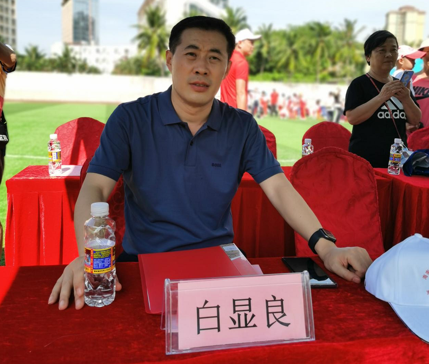巨乳做爱
党委委员、副校长白显良出席巨乳做爱
35周年校庆暨科技节开幕式