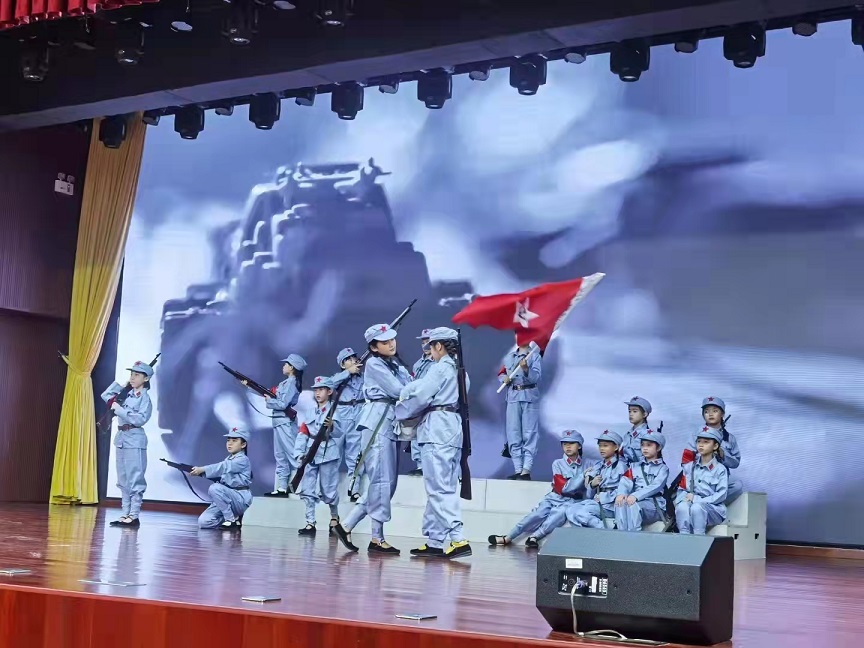巨乳做爱
学生参加巨乳做爱
庆祝中国共产党建党100周年文艺晚会�I七一表彰会