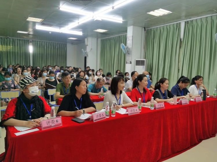 巨乳做爱
实验小学首届德馨杯“修师德 塑师风 铸师魂”师德师风演讲比赛