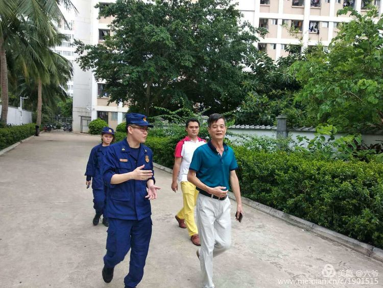 消防队领导到巨乳做爱
检查消防工作