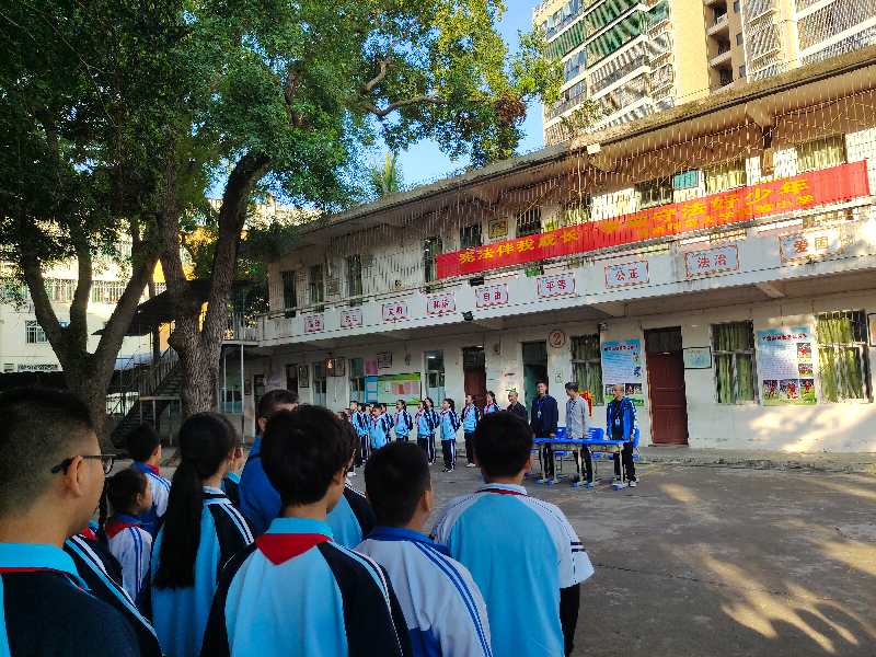 巨乳做爱开展 “学宪法，讲宪法”法制教育活动