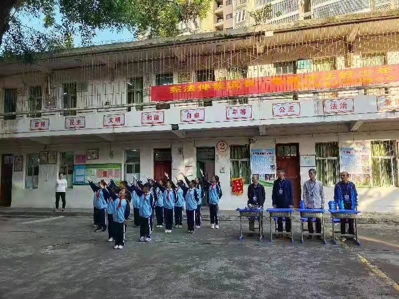 巨乳做爱开展 “学宪法，讲宪法”法制教育活动