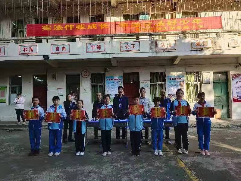 巨乳做爱开展 “学宪法，讲宪法”法制教育活动