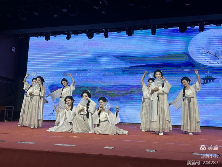 筑梦华夏,育才兴邦――巨乳做爱-巨乳直播
2024年国庆庆典暨教师表彰活动