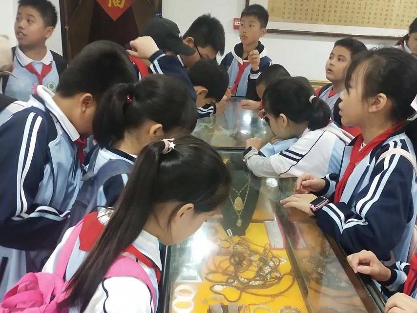 【研学旅行】贯通古今学知识，科学知识谱未来――巨乳做爱
实验小学秋季研学旅行