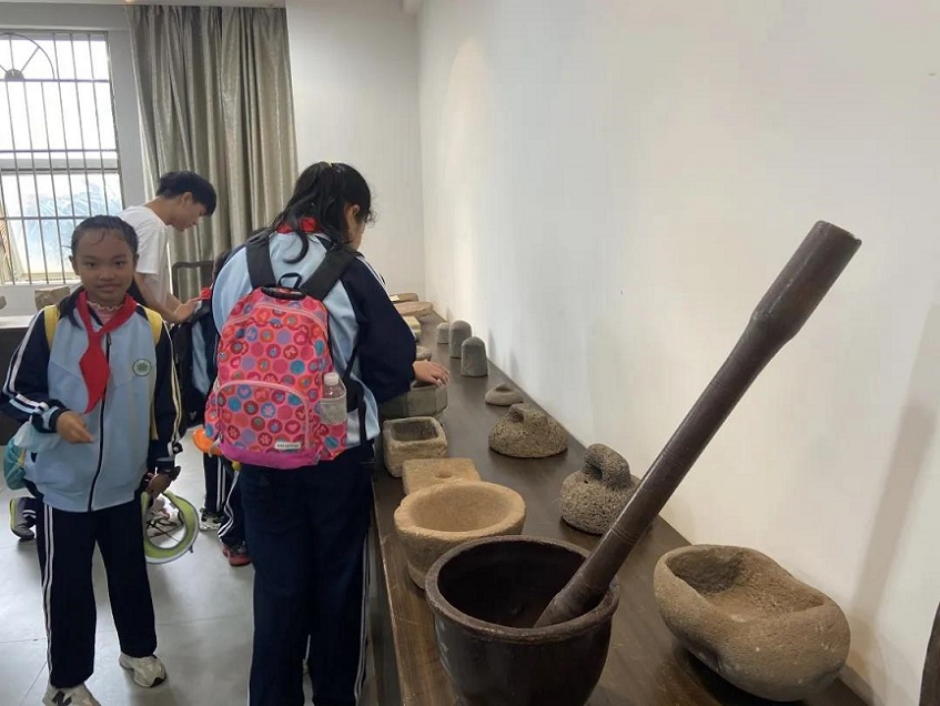 【研学旅行】贯通古今学知识，科学知识谱未来――巨乳做爱
实验小学秋季研学旅行
