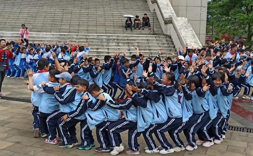 贯通古今学知识，科学知识谱未来――巨乳做爱
实验小学秋季研学旅行