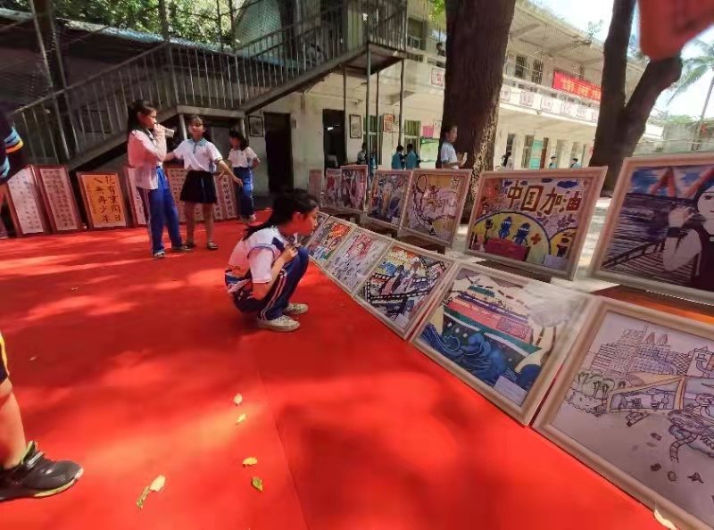 巨乳做爱
实验小学“童心向党・阳光下成长”庆六一书画展