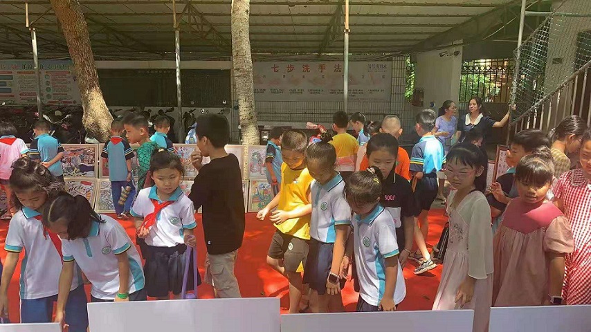 巨乳做爱
实验小学“童心向党・阳光下成长”庆六一书画展