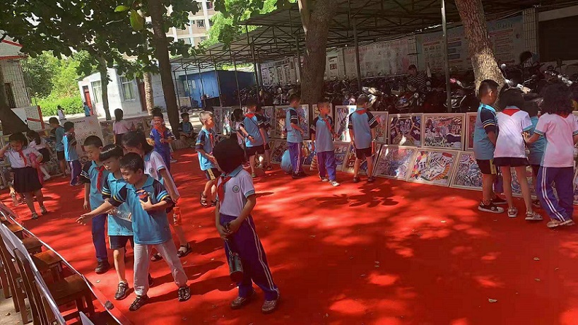 巨乳做爱
实验小学“童心向党・阳光下成长”庆六一书画展