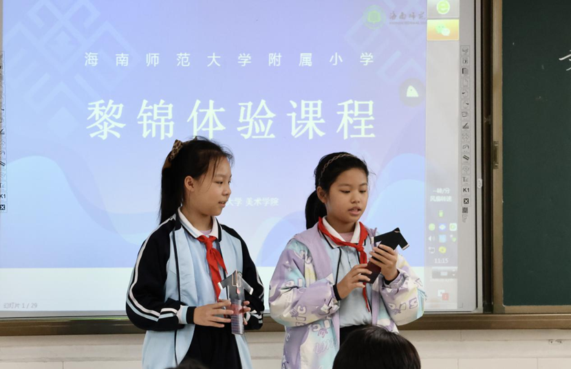 副校长张引带领教学团队来巨乳做爱
开展听课活动