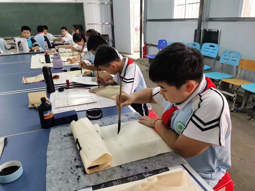 巨乳做爱
开展庆“六·一”现场绘画、书法比赛