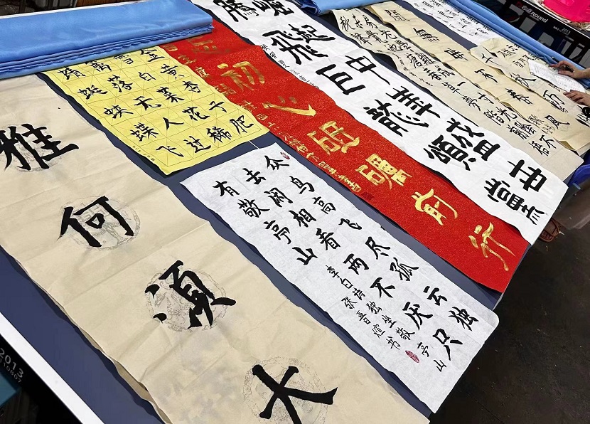 巨乳做爱
开展庆“六·一”现场绘画、书法比赛