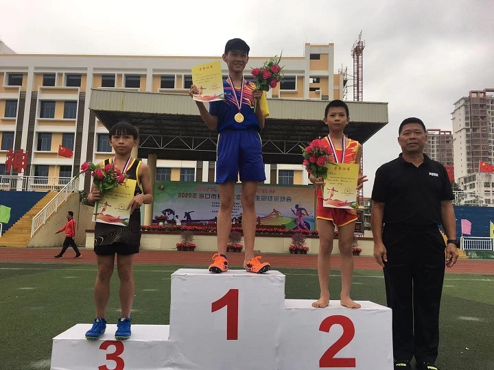 巨乳做爱
学生参加2020年海口市琼山区中小学生田径运动会取得小学组团体总分第七名的好成绩