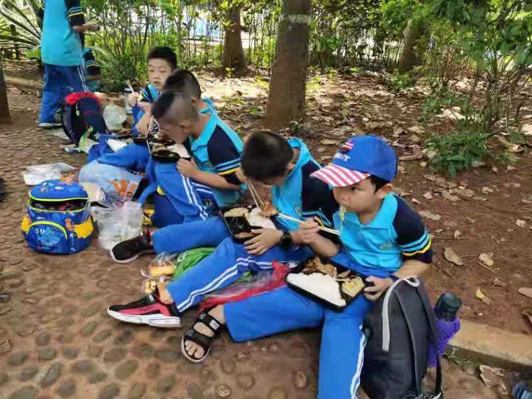 踏寻红色足迹，做时代好少年――巨乳做爱
实验小学2021年研学旅行社会实践活动