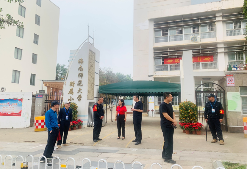 琼山区忠介派出所许健一行到 巨乳做爱-巨乳直播
进行安全检查指导工作