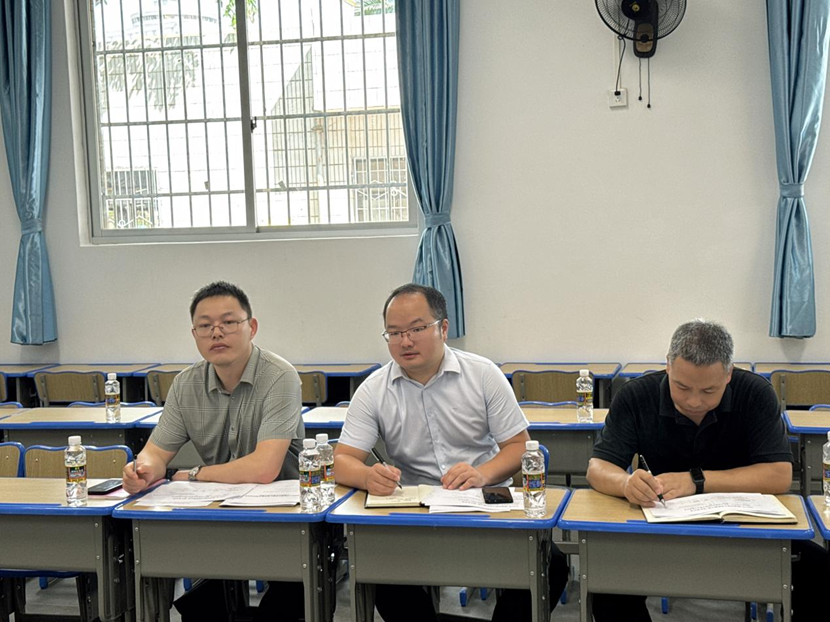 海南省教育厅许曙一行 到巨乳做爱-巨乳直播
调研指导工作